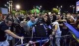 Jandarmerița care a fost bătută în timpul protestelor, a ajuns să se judece cu instanța care a trimis-o în stradă 