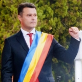 www.ziarulatak.ro Tocătorul de bani publici Primarul  din Sectorul 5, Daniel Florea, a înființat două firme ale primăriei care au sloganurile sale de campanie, DF5 și FAPTE