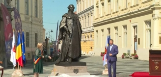 bataie-de-joc-la-adresa-romanilor-criminalul-lui-horea-omagiat-la-sibiu-iohannis-la-inaugurarea-statuii-baronului-brukenthal-49313-1.jpeg