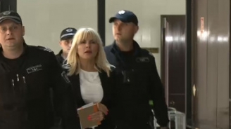 elena-udrea-a-fost-extradata-in-romania-pentru-a-i-ispasi-pedeapsa-aceasta-a-fost-adusa-cu-catuse-si-predata-la-penitenciarul-targsor-50793-1.jpg