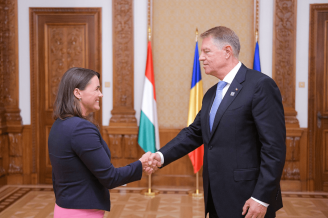 klaus-iohannis-a-primit-o-pe-pre-edinta-ungariei-katalin-novak-cu-onoruri-militare-la-palatul-cotroceni-51043-1.png