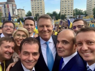 parlamentarii-pnl-amenintati-cu-excluderea-din-partid-daca-semneaza-suspendarea-pre-edintelui-klaus-iohannis-49628-1.jpg