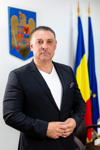 presedintele-celei-mai-puternice-organizatii-a-romilor-din-romania-nicolae-paun-atac-dur-la-adresa-partidului-aur-domnul-simion-ne-poate-arata-in-lege-unde-scrie-ca-statul-ne-poate-fura-copiii-51746-1.jpg