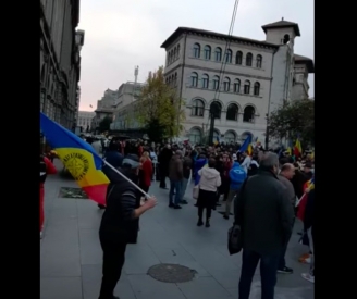 protest-in-piata-universitatii-din-bucure-ti-impotriva-certificatului-verde-49648-1.jpg