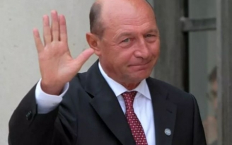 traian-basescu-a-atacat-la-curtea-constitutionala-modificarile-prin-care-i-au-fost-retrase-privilegiile-cuvenite-ca-fost-pre-edinte-50834-1.jpg