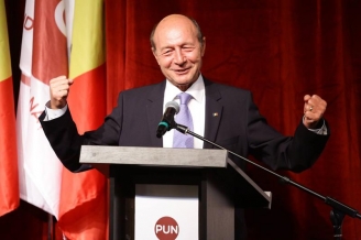 traian-basescu-merge-la-pu-carie-50545-1.jpg