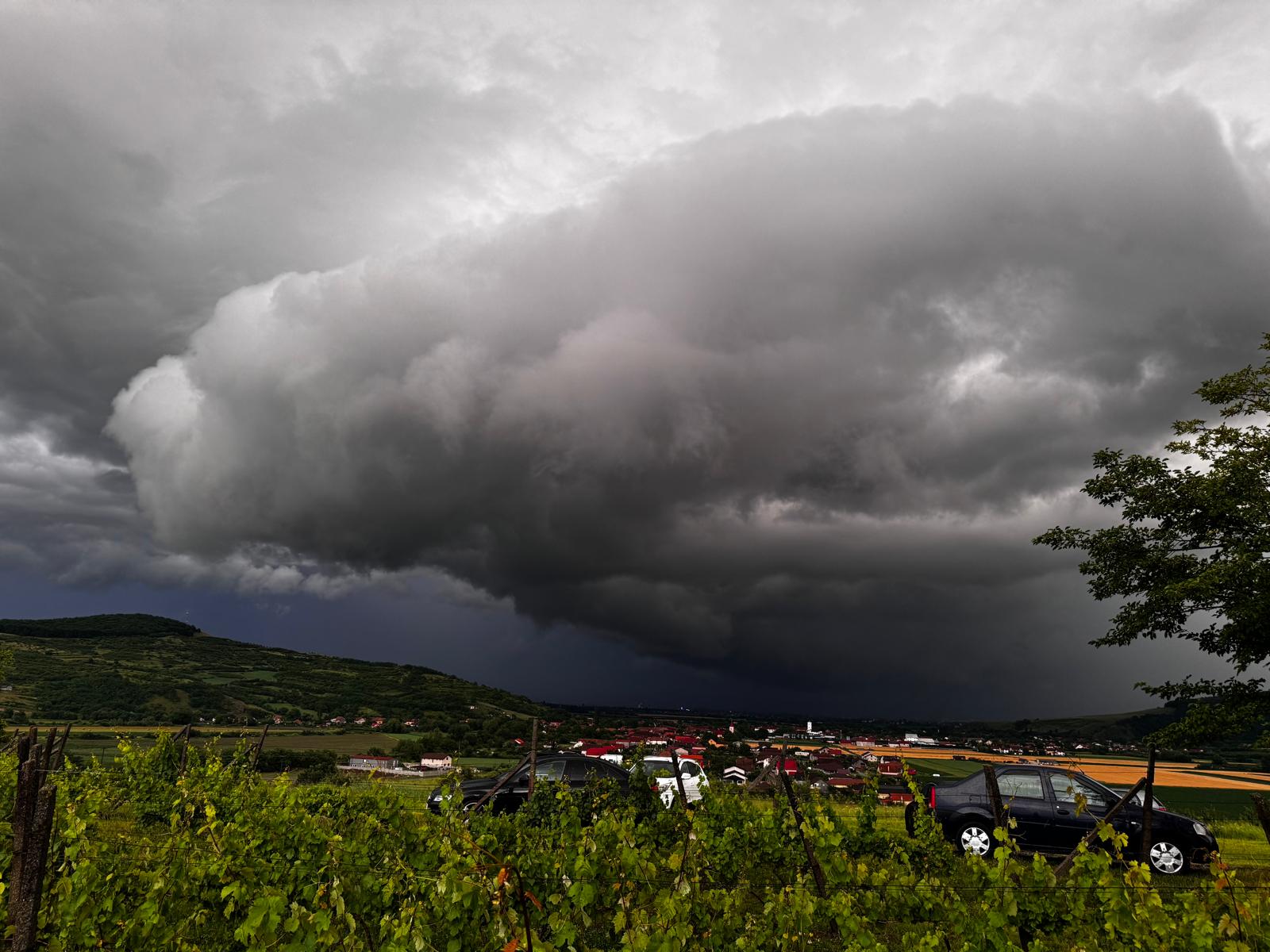 VREMEA | Temperaturile urcă la 31 de grade în acest weekend, în București / Weekend de foc în țară, furtuni și vijelii