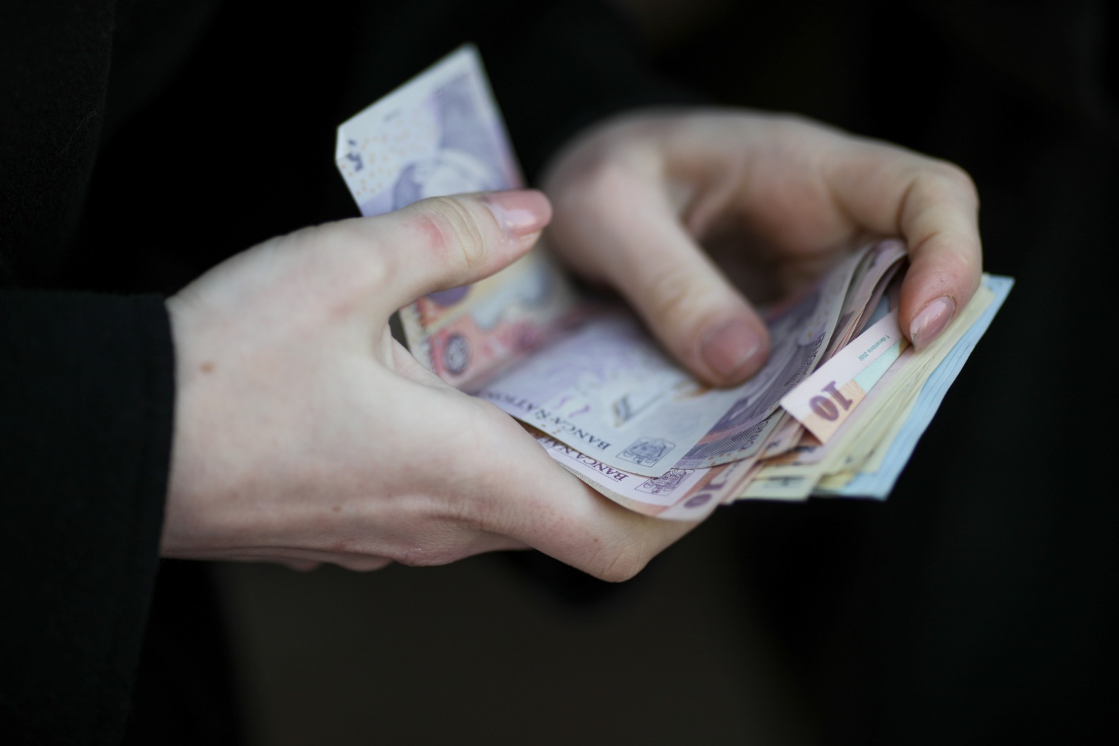 Primăria Capitalei ar putea suspenda sau restrânge o serie de ajutoare introduse în mandatul Gabrielei Firea / Crește prețul la apă