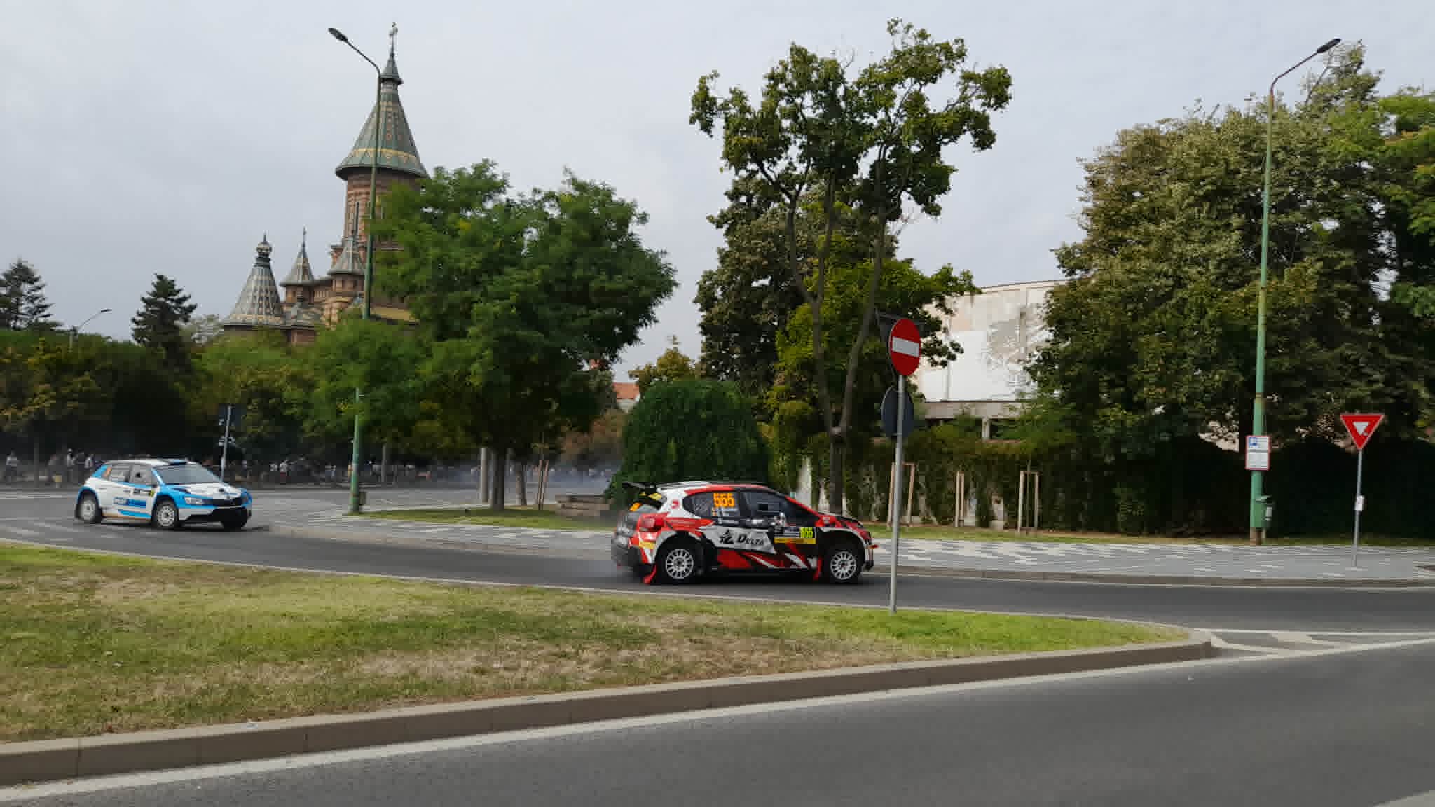 VIDEO & FOTO: Spectacol automobilistic pe străzile Timișoarei. Super Rally 2026 a adus mașinile de cursă în centrul orașului