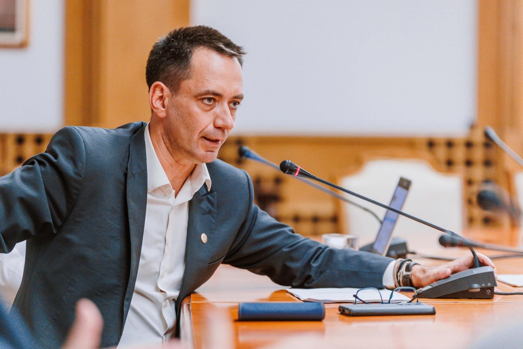 UDMR, despre legea privind ziua drapelului inițiată de AUR: Naziștii le cereau oamenilor, prin salutul obligatoriu și jurămintele de credință, să își demonstreze public supunerea față de putere
