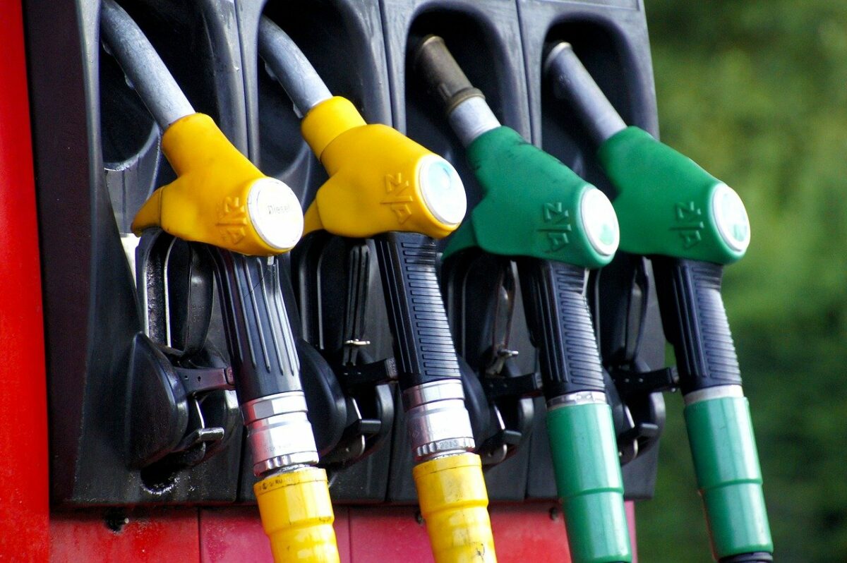 România, printre țările din UE cu cele mai mari creșteri ale prețurilor la carburanți în august: +26% în interval de un an