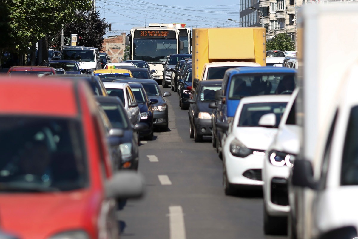 Proiect București: Fără mașini de livrări și curierat în trafic la orele de vârf