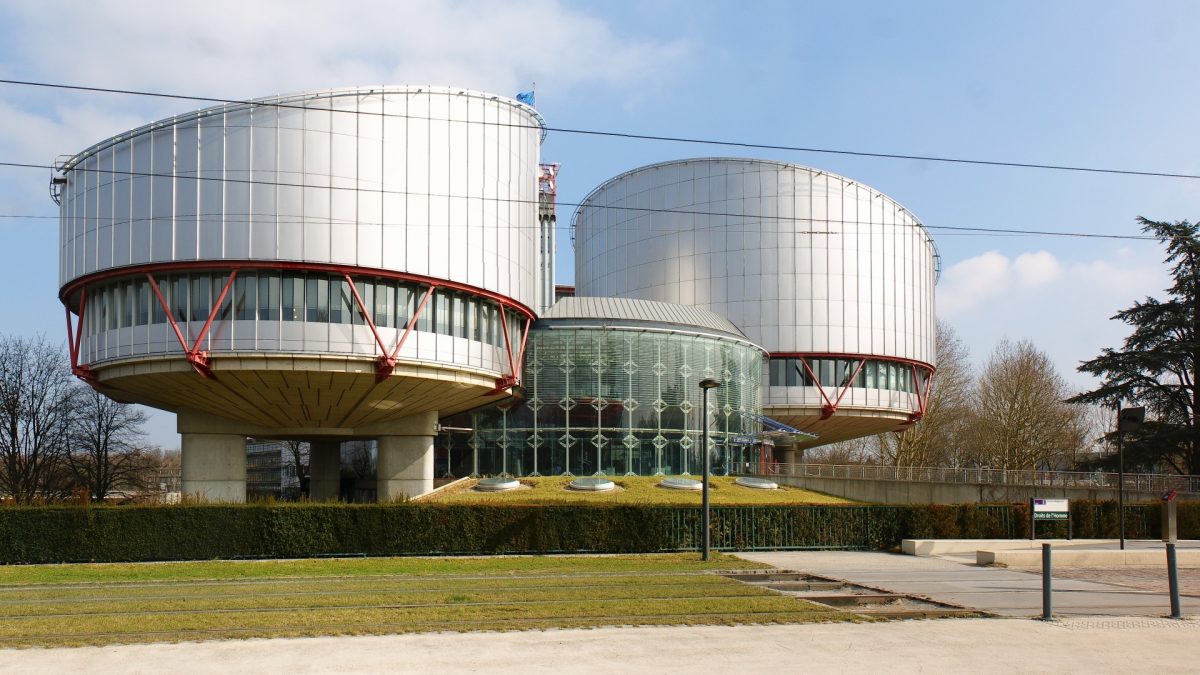 Poligamia: Un bărbat căsătorit cu mai multe femei nu poate beneficia de reîntregirea familiei, a hotărât CEDO
