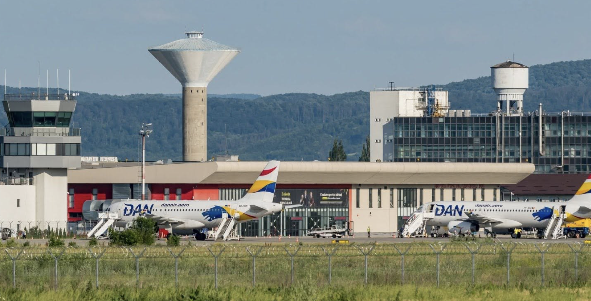 Aeroportul din Bacău își face parc fotovoltaic cu sistem de stocare. Contract de peste 10 milioane de lei
