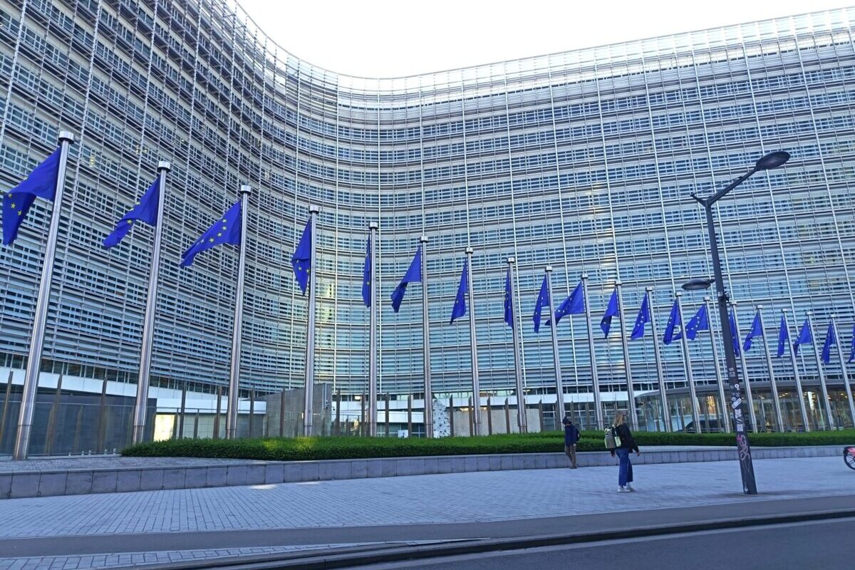 Comisia Europeană deschide 8 proceduri de infringement împotriva României