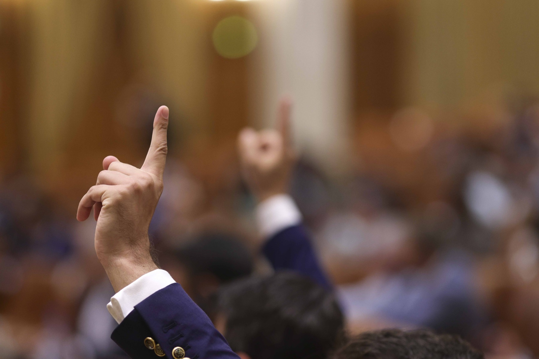 Alexandru Muraru (PNL): Avem o nouă majoritate în Parlament: PSD–AUR–SOS. Partidul Dianei Șoșoacă, susținătoarea lui Putin, a fost instalat la conducerea Parlamentului