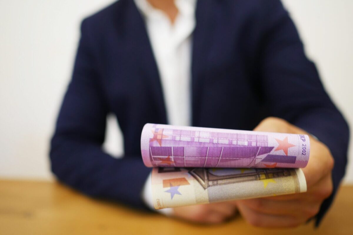Costurile cu forța de muncă au crescut cu doar 1,8% în România în T2. În Bulgaria, avansul a fost de 9,9%