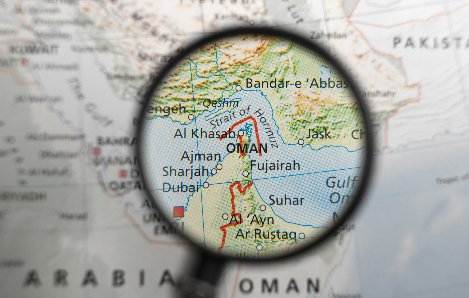 Iranul afirmă că acordul cu Omanul privind navigaţia prin Strâmtoarea Ormuz nu implică redeschiderea rutei