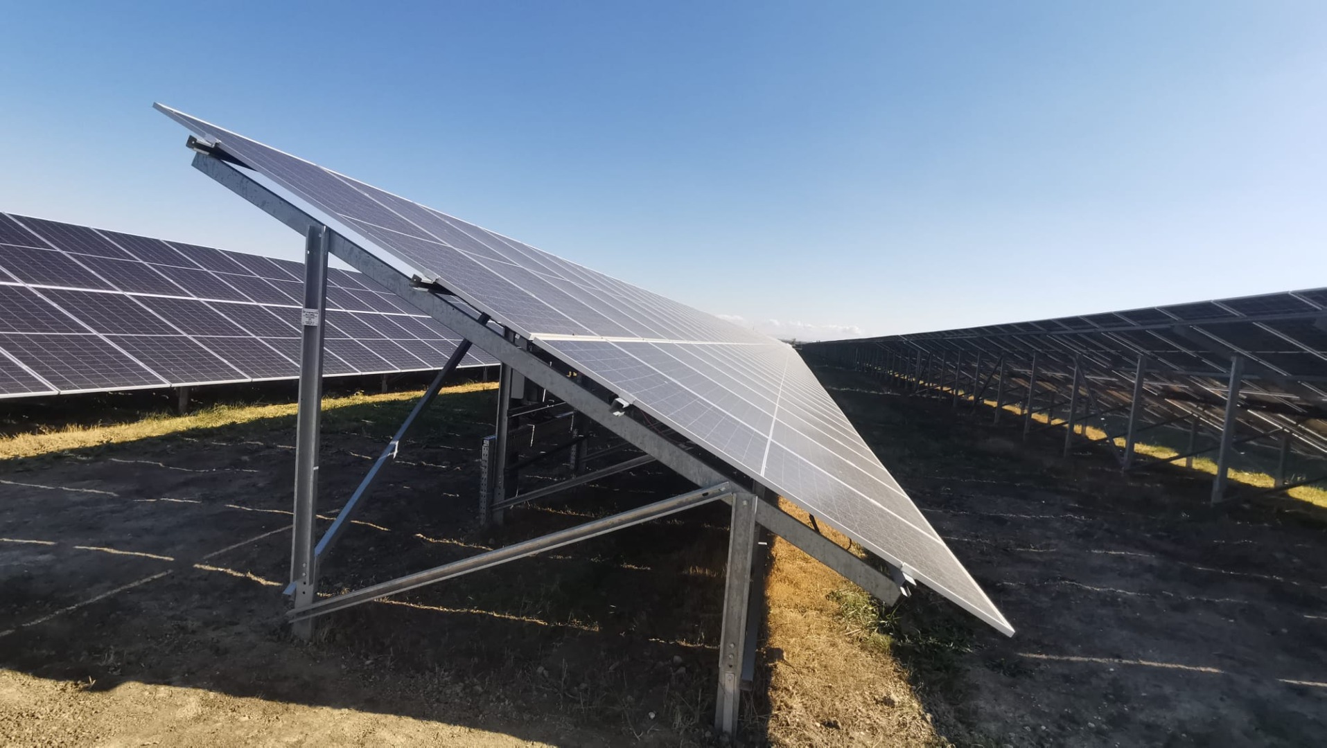 Imagine inedită în Sistemul Energetic Național: 55% din energie vine de la soare. Zero vânt, zero nuclear, zero stocare