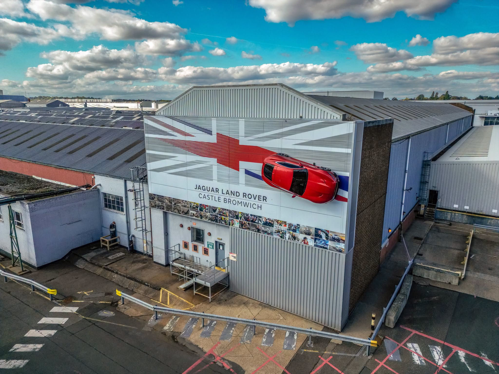 Restructurare masivă la Jaguar Land Rover: Producătorul auto concediază 4.000 de angajați pentru a reduce costurile cu 1,7 miliarde de lire sterline