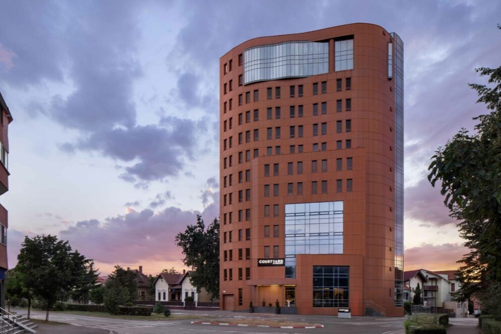 Courtyard by Marriott ajunge la Sibiu prin rebrandingul fostului Golden Tulip Ana Tower. Hotelul are 81 de camere