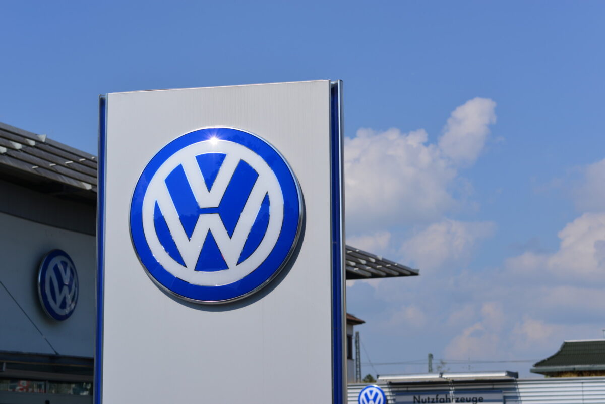 Pivot istoric în industria auto: Volkswagen își vinde fabrica din Osnabrück pentru a fi transformată în unitate de producție de echipamente militare