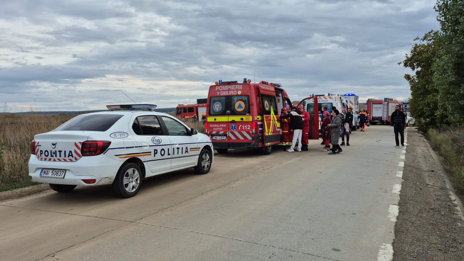 Un adult și doi copii au murit, alte patru persoane au fost transportate la spital, în urma unui accident rutier în județul Iași