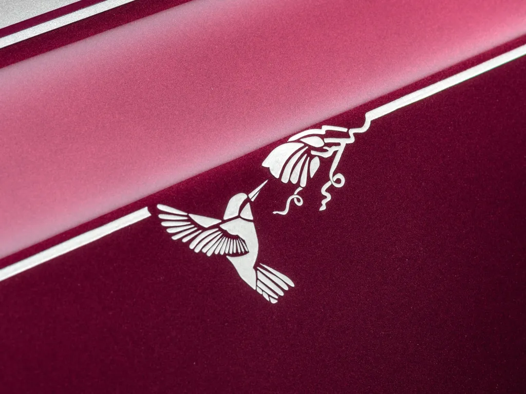 FOTO. Cum arată luxul auto: Rolls-Royce prezintă o mașină inspirată de pasărea colibri, cu ornamente din cochilie de abalone