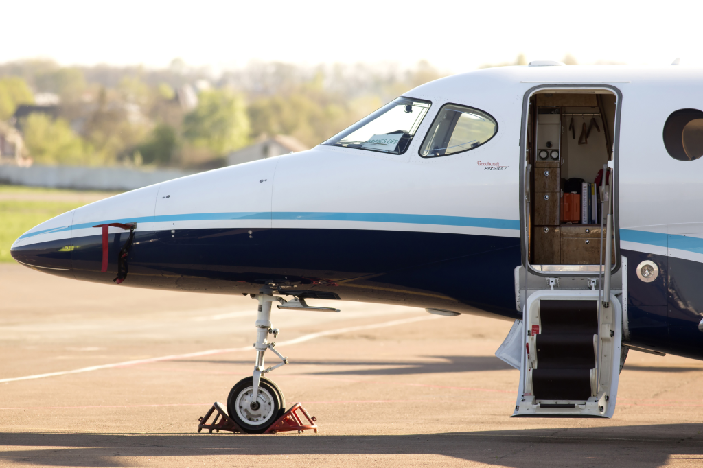 De la cartierele din Pipera și fabricile de conserve la avioane private de lux. Cine sunt antreprenorii care investesc în aviația de business din România