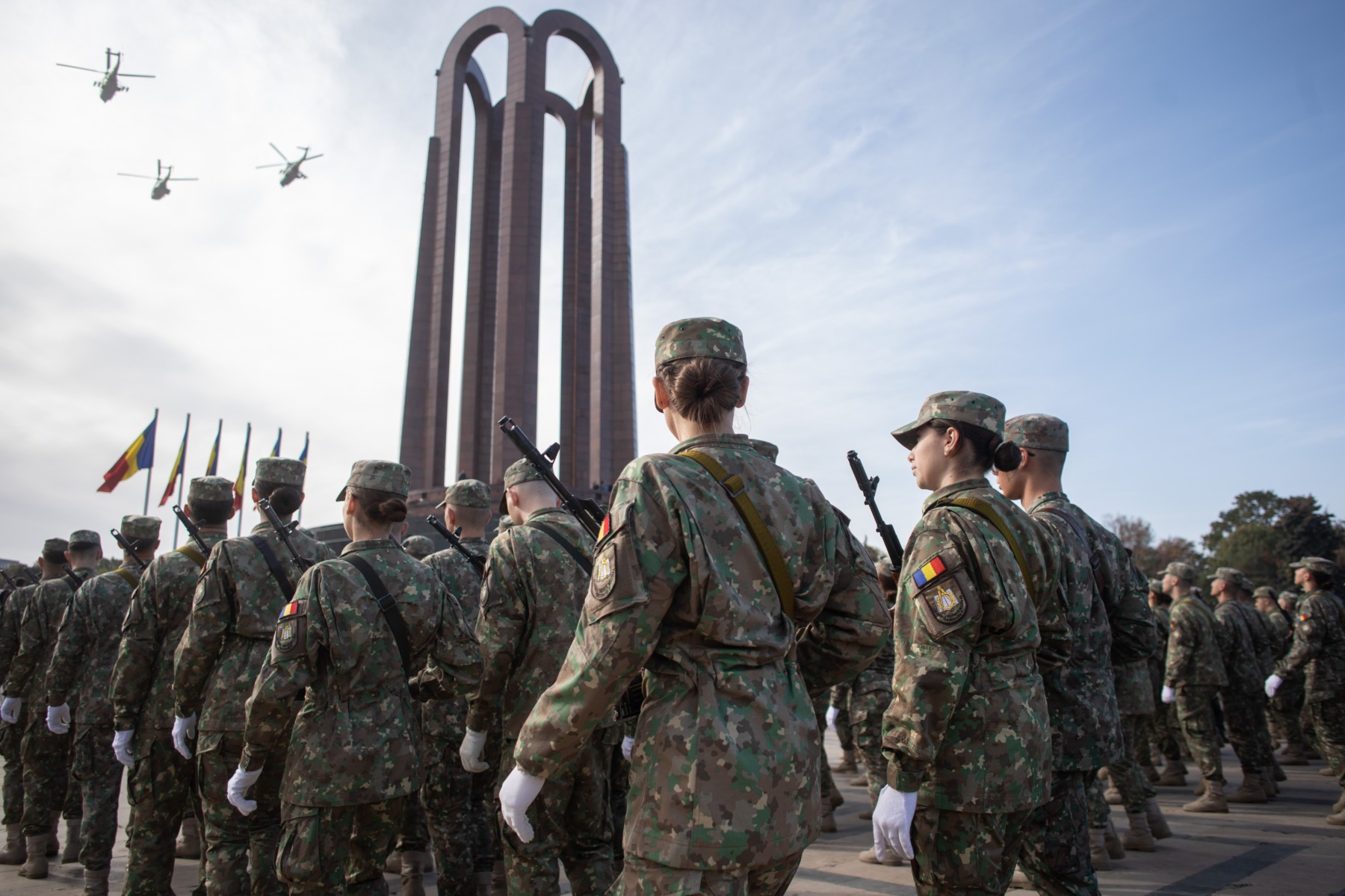 Ziua Armatei Române, sărbătorită în București cu 14 ore de ceremonii militare și religioase