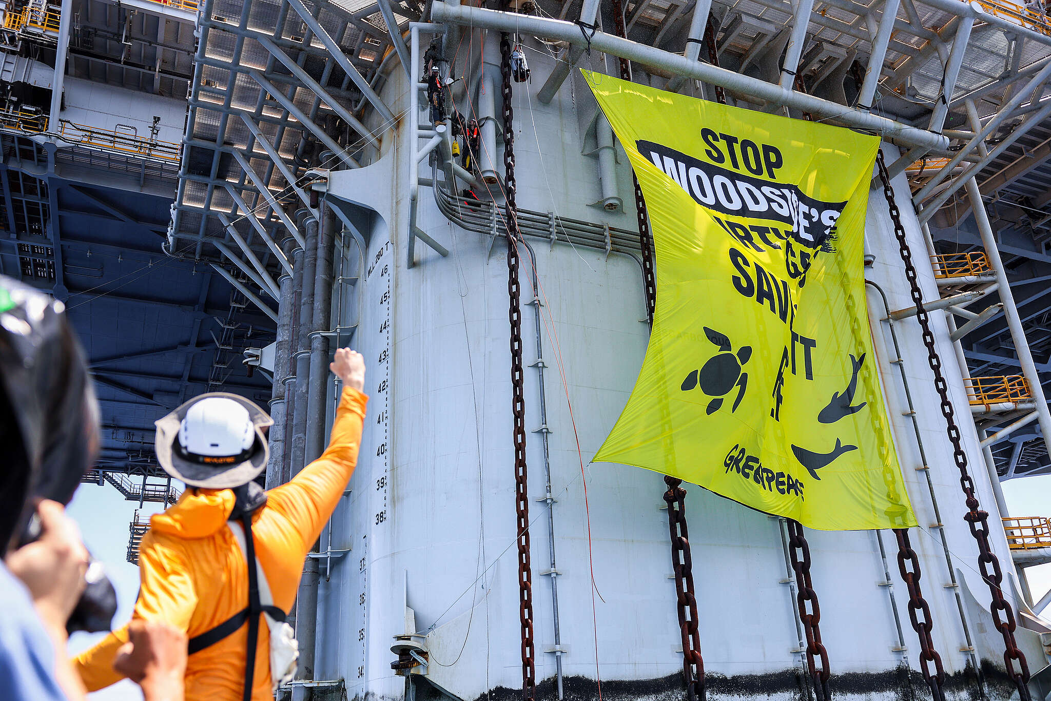 Greenpeace blochează un proiect de gaze în Australia / ”Salvați reciful Scott!” / Activiștii au ocupat o platformă offshore