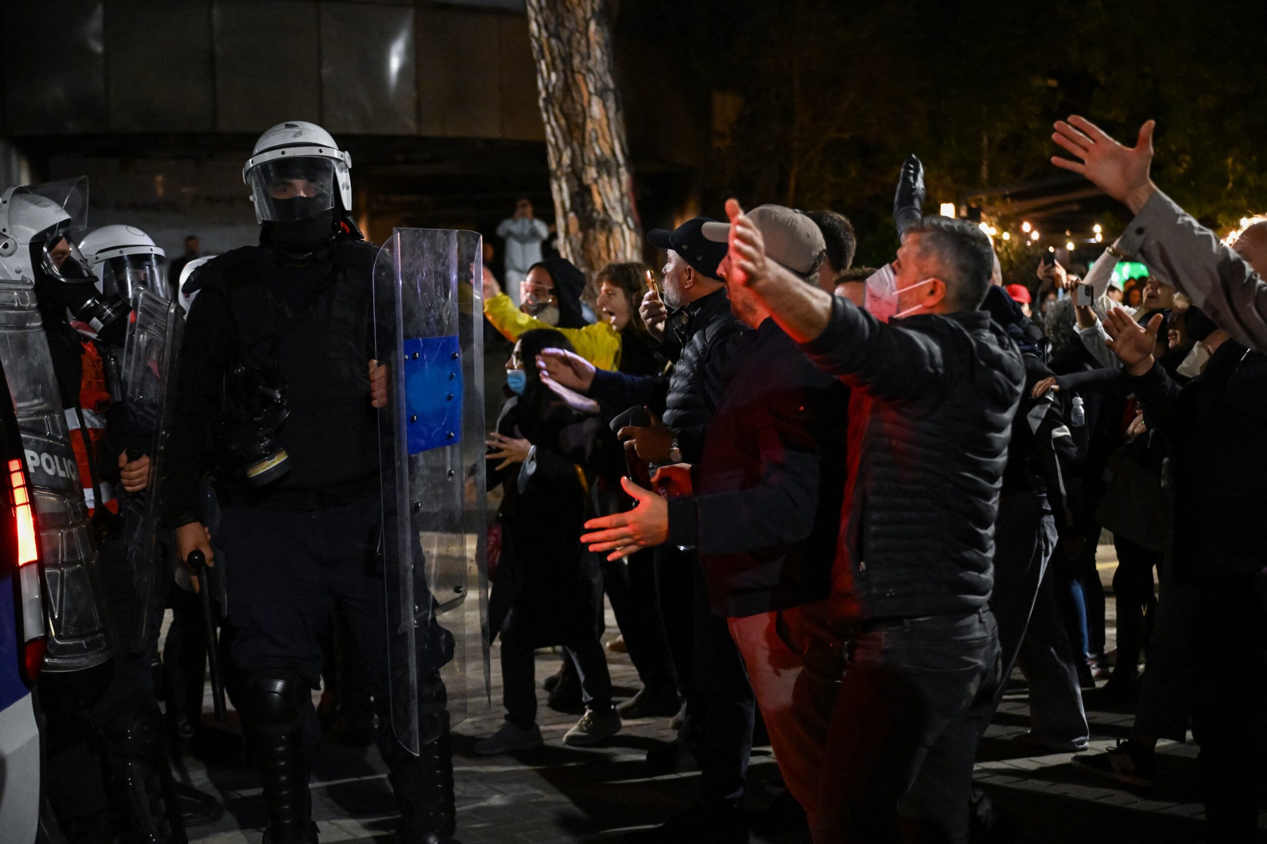 Noi proteste la Tirana, în ciuda măsurilor anunțate de premierul Edi Rama pentru oprirea violențelor