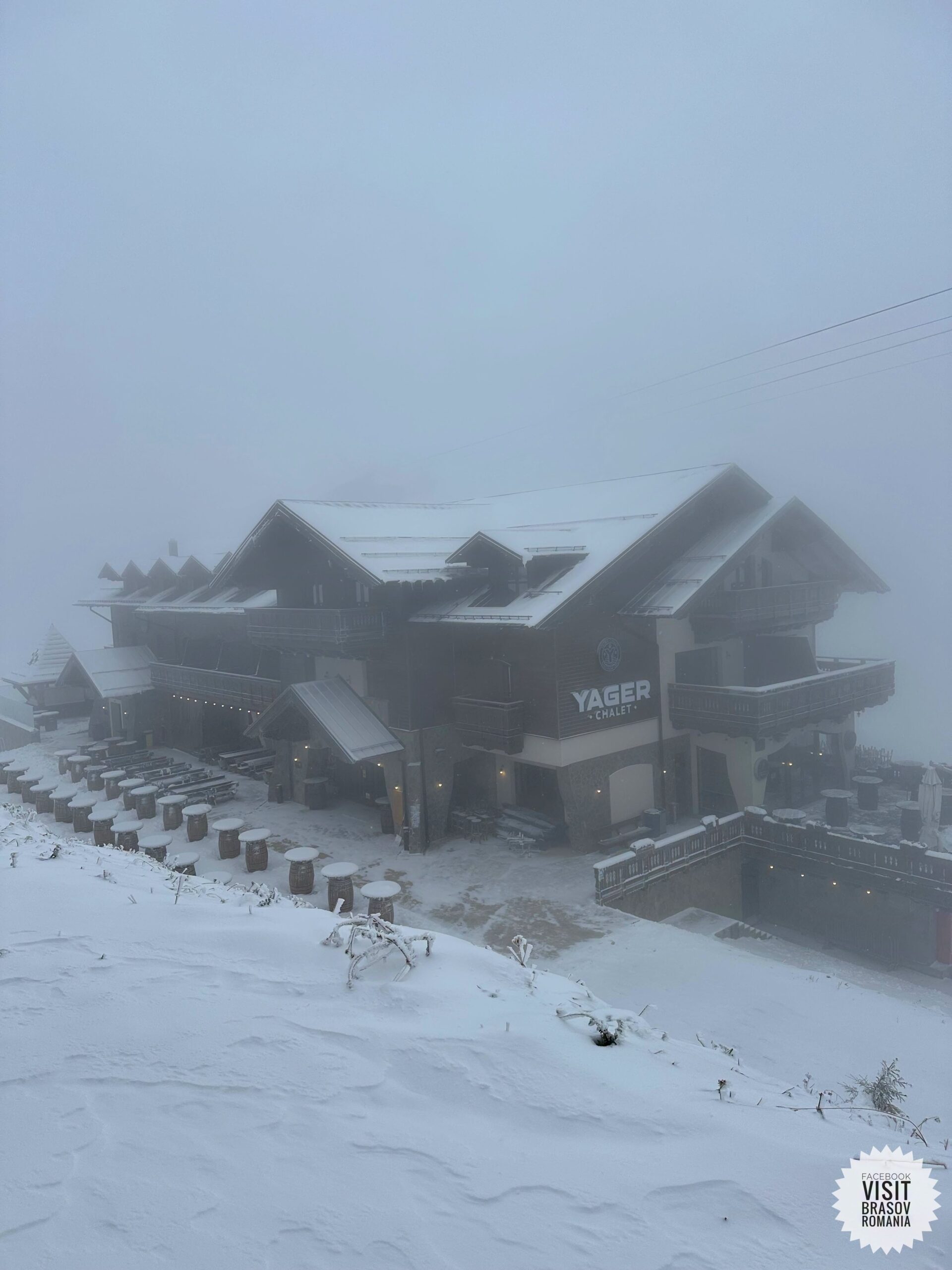 Ninge pe Transfăgărășan și în Poiana Brașov / Vizibilitate redusă / Avertisment pentru șoferi și turiști
