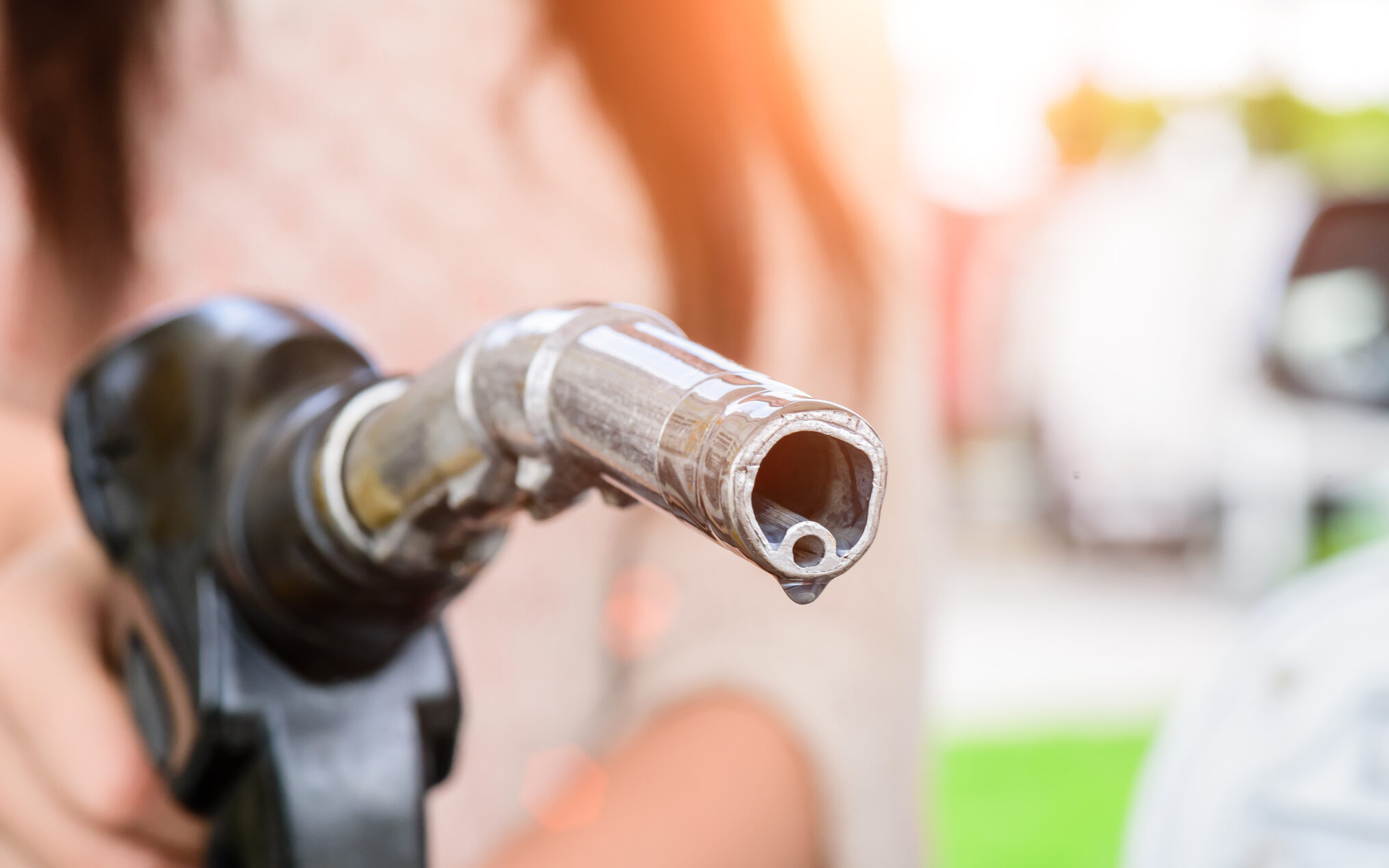 Comisia Europeană avertizează că motorina va rămâne scumpă în 2027 și vrea să consolideze rafinăriile din UE
