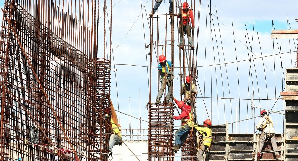 STUDIU Salvaţi Copiii: Aproape 42% dintre părinţii care lucrează în străinătate intenţionează să revină în România