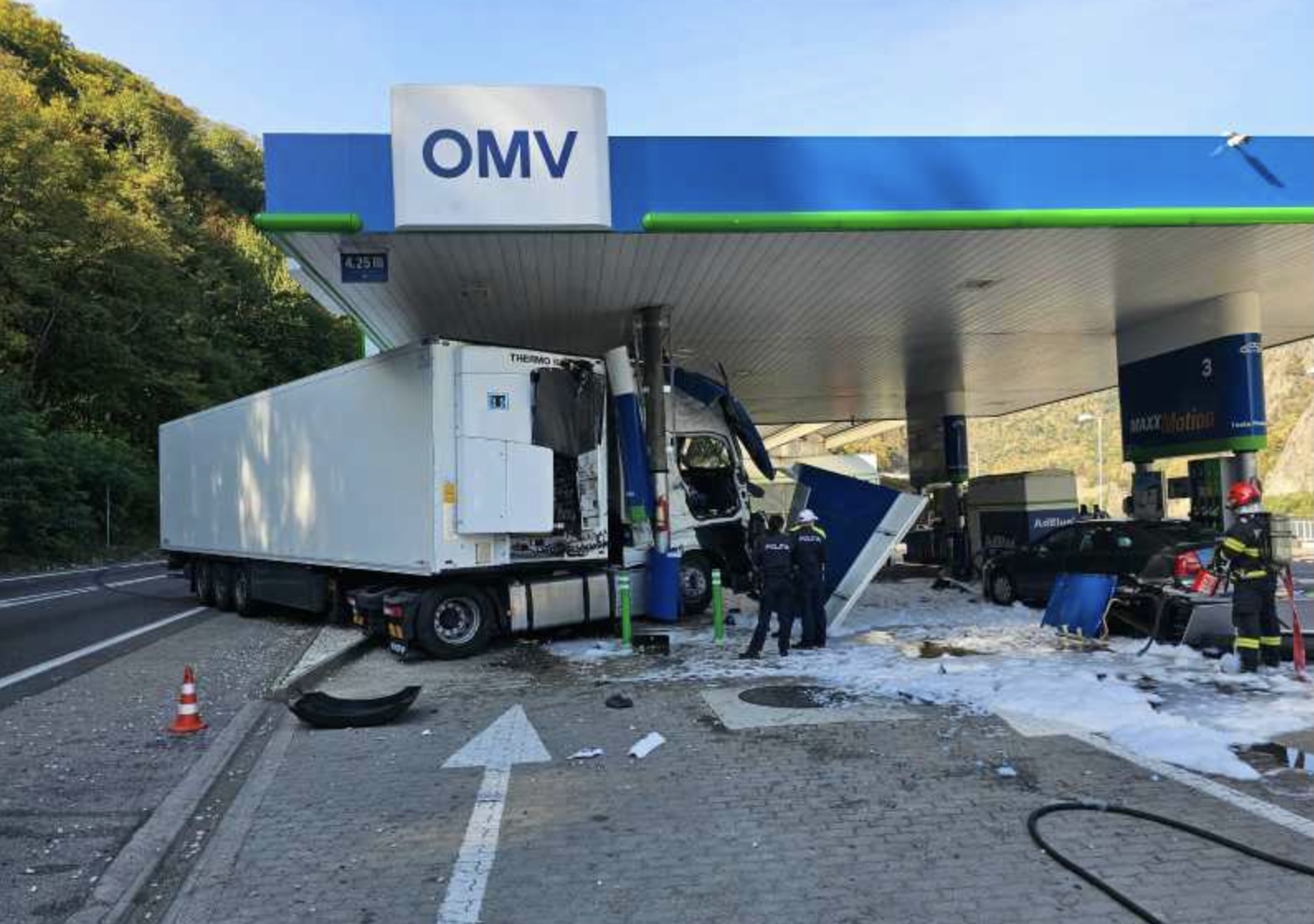 Şoferul turc implicat în accidentul produs într-o benzinărie din Călimăneşti a fost reţinut